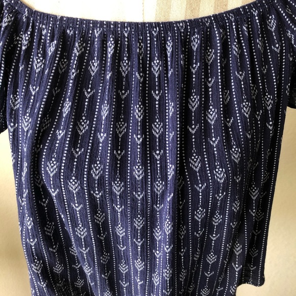 Forever 21 Navy Crop Top - Picture 2 of 8